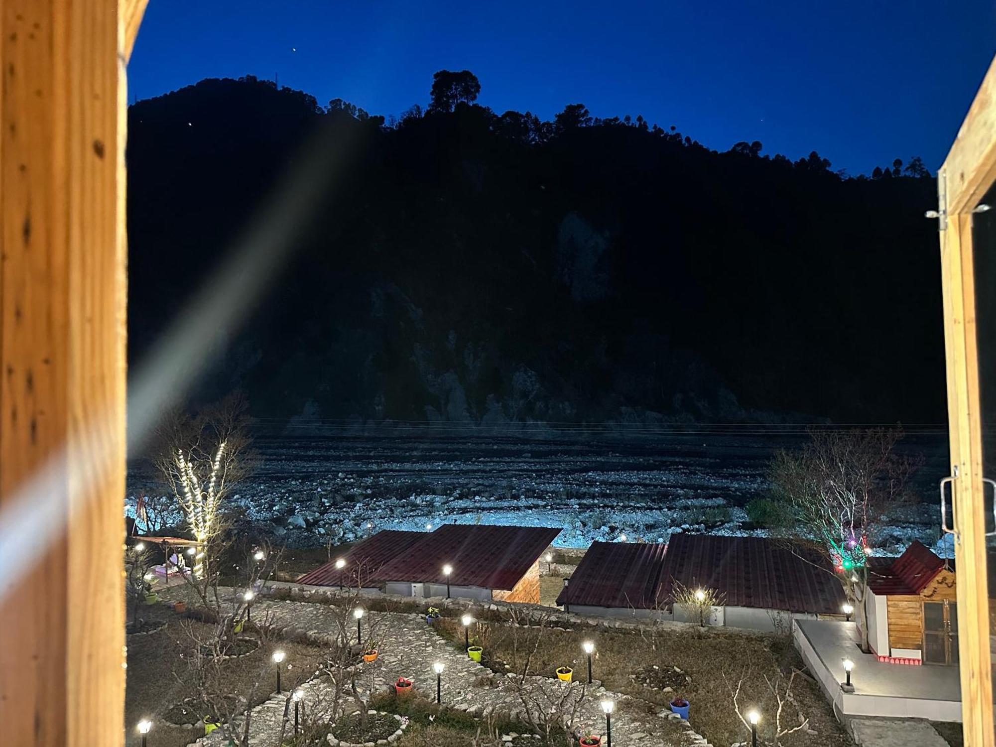Cabana Riverside Resort - Kainchi Dham Nainital Exteriör bild