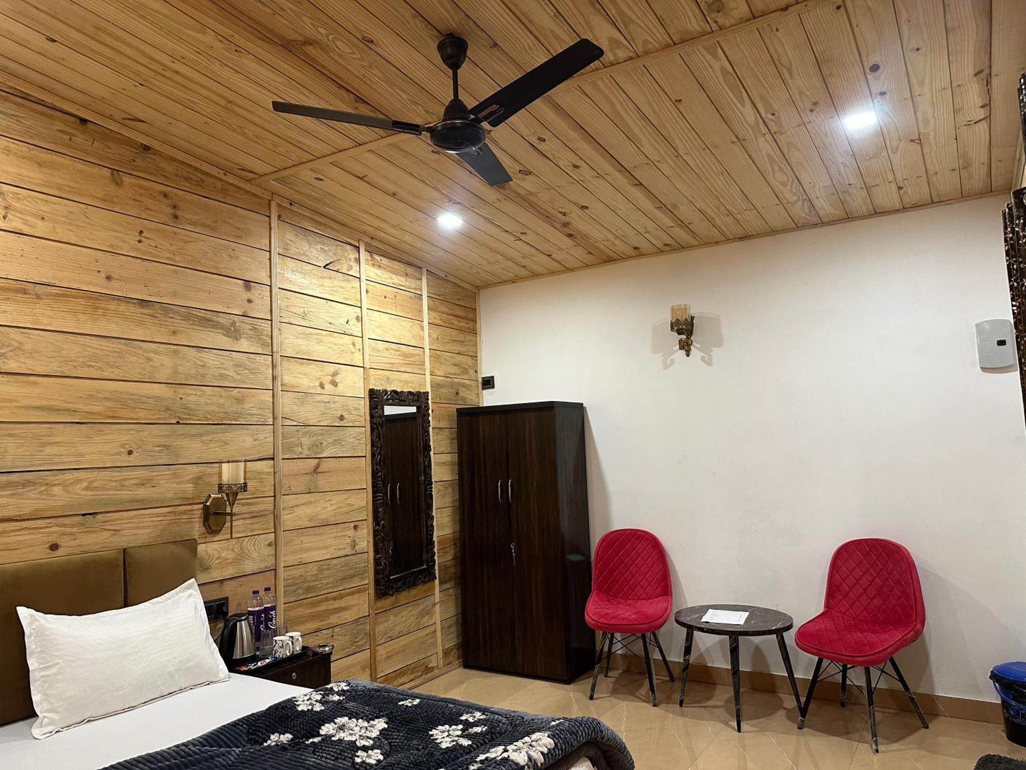 Cabana Riverside Resort - Kainchi Dham Nainital Exteriör bild