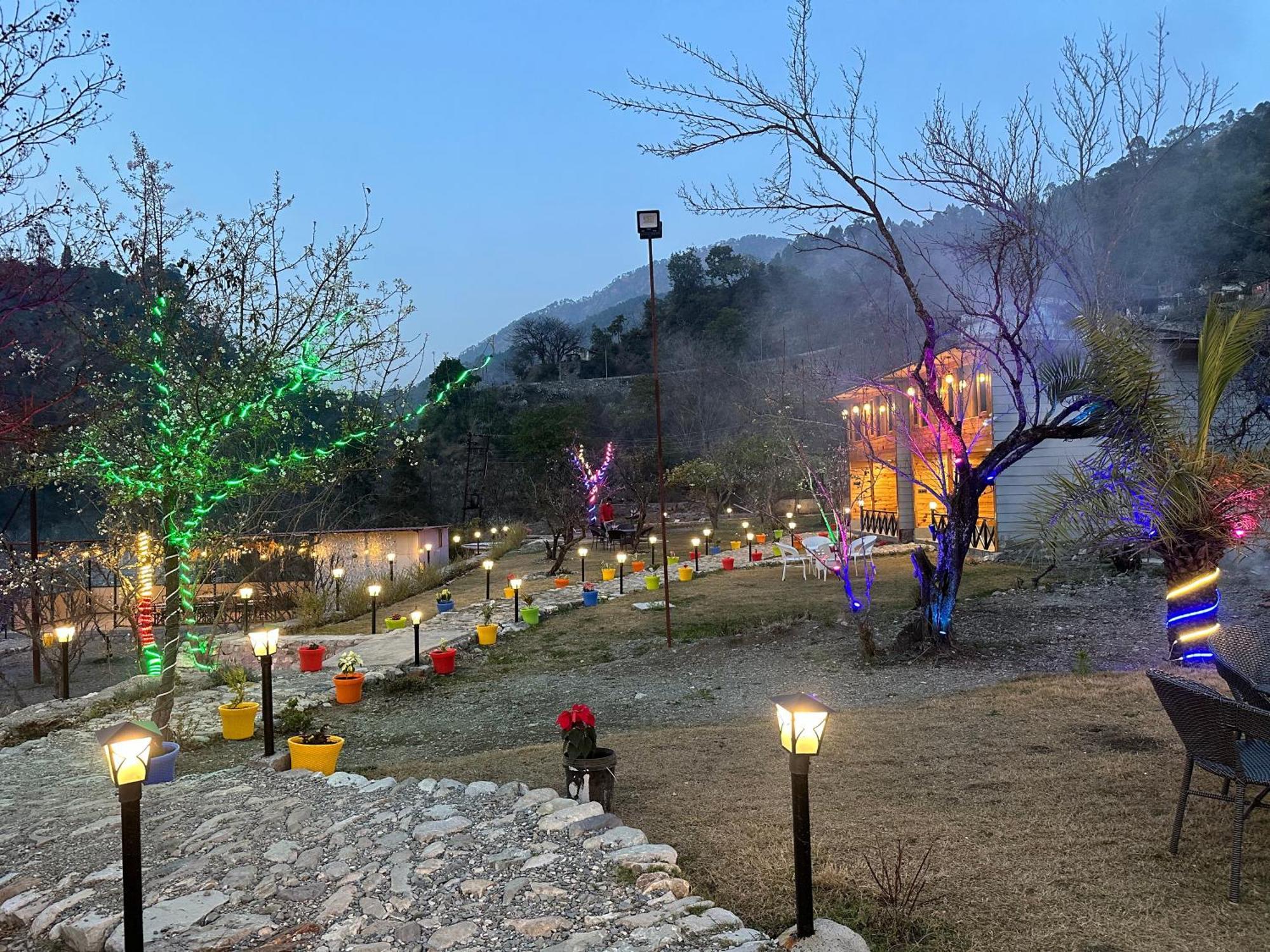 Cabana Riverside Resort - Kainchi Dham Nainital Exteriör bild