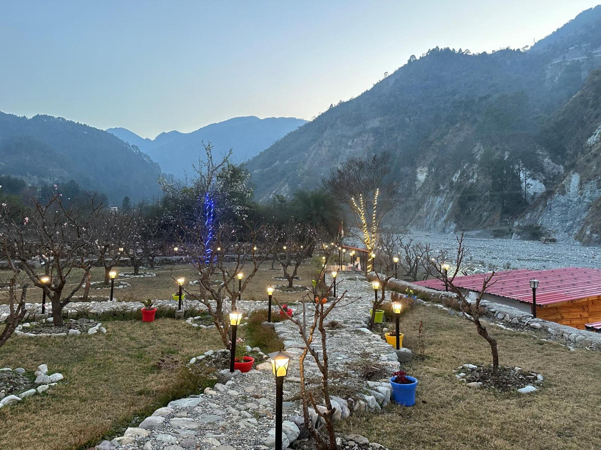 Cabana Riverside Resort - Kainchi Dham Nainital Exteriör bild